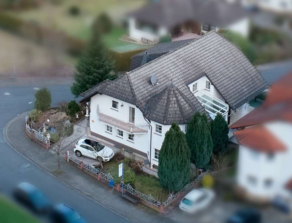 Immobilie in Bad Orb - Repräsentatives Ein- bis Zweifamilienhaus mit gehobener Ausstattung und flexibler Raumstruktur - Bild 1