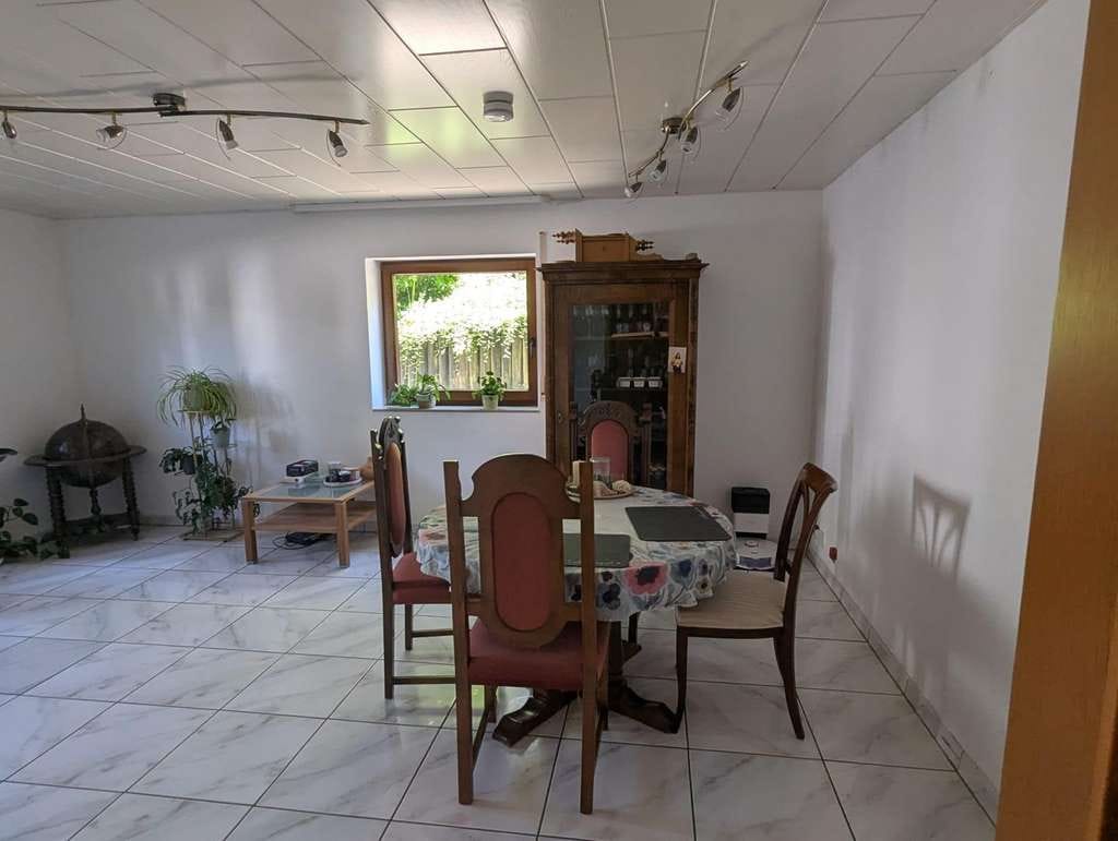 Immobilie in Pfinztal - bezugsfreie 3-Zimmer-Wohnung mit Tageslichtbad & Carport in ruhiger Lage von Pfinztal-Wöschbach - Bild 2