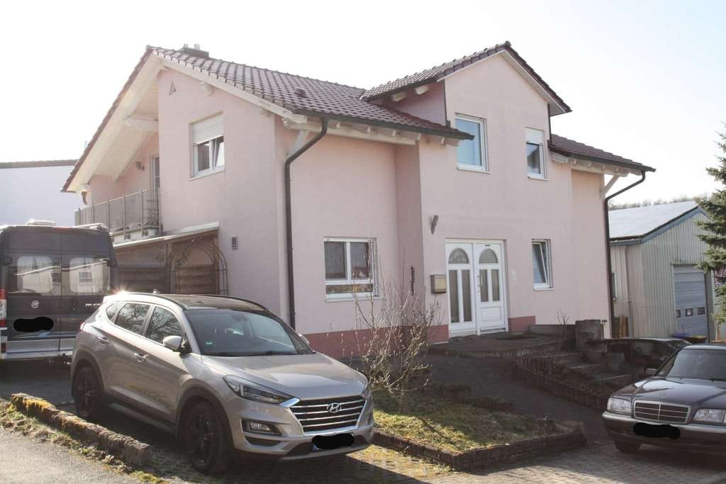 Immobilie in Höpfingen - Ruhig gelegenes Ein- bis Zweifamilienhaus mit ELW - Bild 0