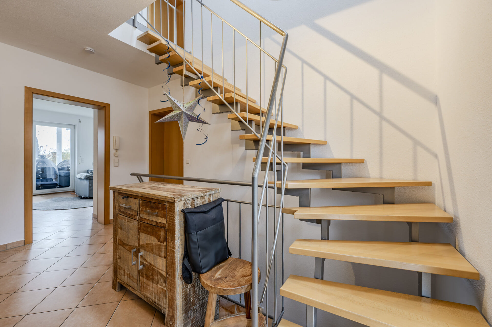 Immobilie in Abstatt - Einfamilienhaus mit Einliegerwohnung, Wärmepumpe, PV & stabilen Mieteinnahmen - Bild 4