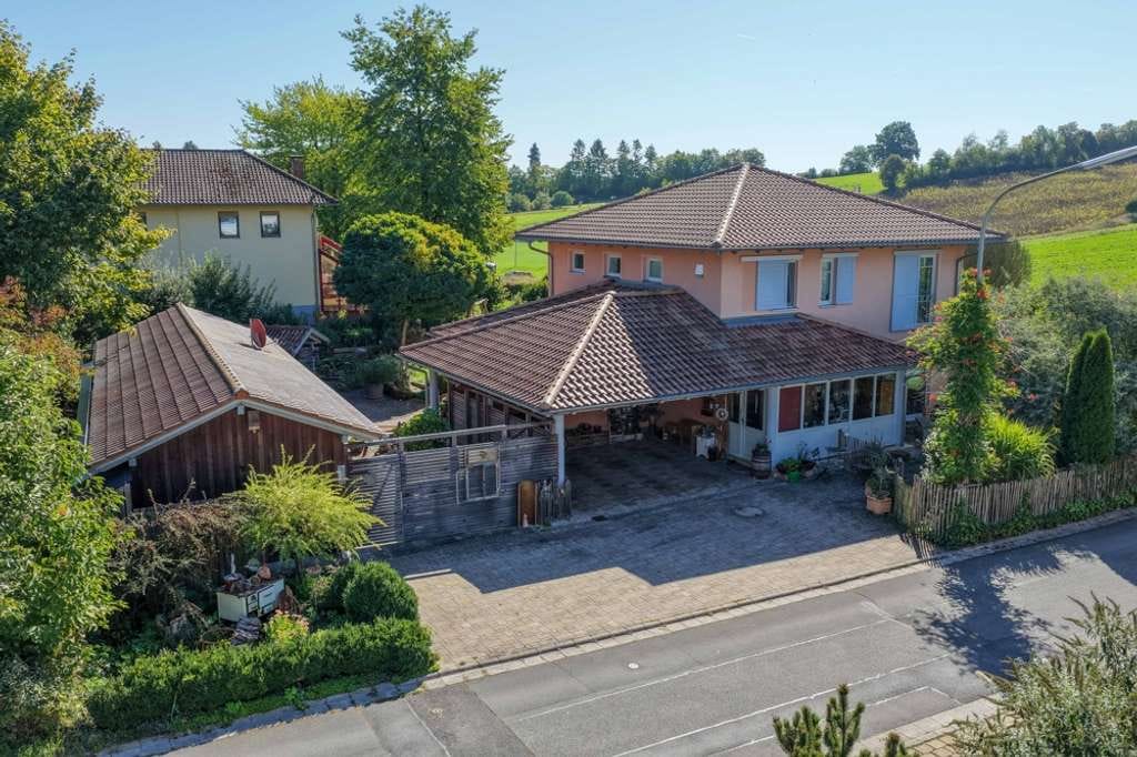 Immobilie in Seßlach - Energieeffizientes Einfamilienhaus im Toskana-Stil – romantisch wohnen in schöner Ortsrandlage - Bild 3