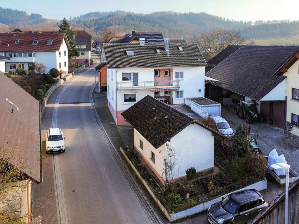 Immobilie in Appenweier - Ein Zuhause für Generationen! Solides Ein- / Zweifamilienhaus mit großer Terrasse - Bild 0