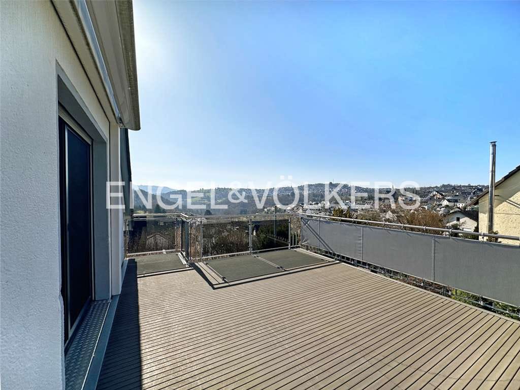 Immobilie in Kadenbach - Gepflegtes ZFH / Mehrgenerationenhaus mit Fernblick und PV-Anlage - Bild 0