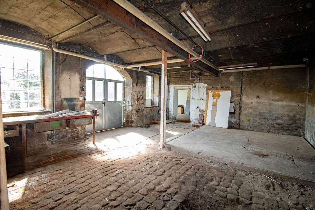 Immobilie in Mendig - Raum für Visionen: Ein Haus voller Möglichkeiten in zentraler Lage mit zusätzlichem Baugrundstück! - Bild 1