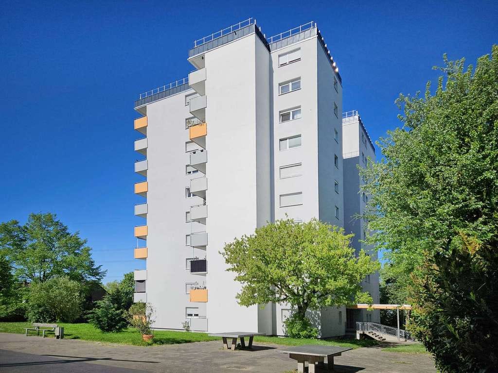 Immobilie in Wiesloch - Sanierungsbedürftige 3 Zimmer Eigentumswohnung mit Fernblick und Balkon - Bild 1