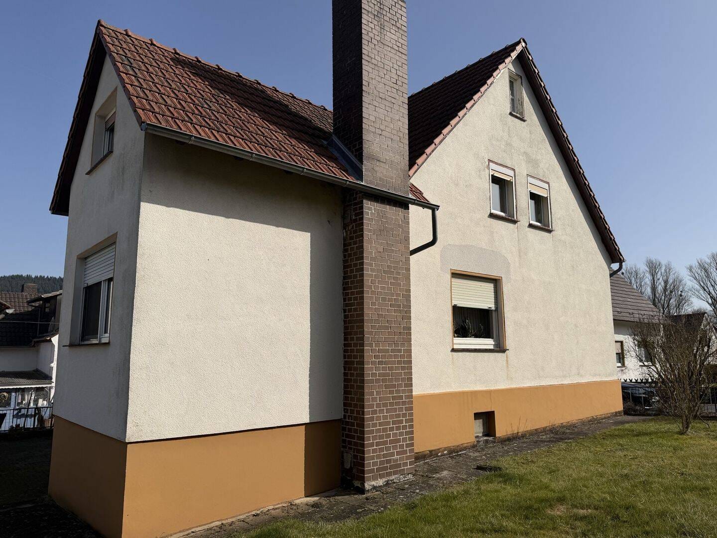 Immobilie in Wehretal - Charmantes Einfamilienhaus mit großem Grundstück, Nebengebäude & traumhaftem Blick ins Grüne - Bild 1