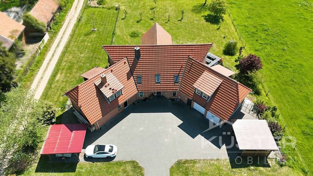 Immobilie in Lüdersfeld - KÜSTER IMMOBILIEN präsentiert: Traumhaus mit ca. 4200 m² Grundstück - wohnen mit Pferd möglich ! - Bild 2