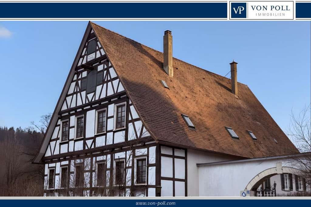 Immobilie in Heidenheim an der Brenz - Denkmalgeschütztes Pfarrhaus mit architektonischer Ausstrahlung - Bild 0