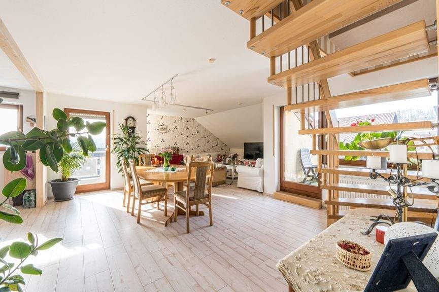 Immobilie in Wehr - 4-Zimmer Maisonette-Wohnung in Wehr - Kernsaniert und Hochwertig - Lift und Stellplatz - Bild 2