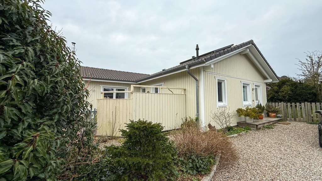 Immobilie in Grundhof - Wohntraum in Küstennähe: Moderner Vierck-Holzhaus-Bungalow mit Top-Ausstattung - Bild 1