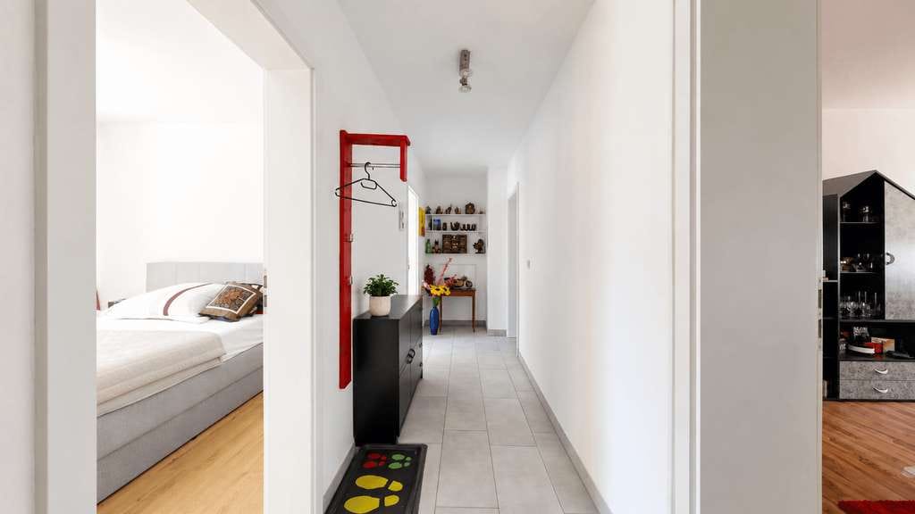 Immobilie in Zeitz - Mehrfamilienhaus mit 335 m² Wohnfläche und sieben Wohneinheiten - Bild 1
