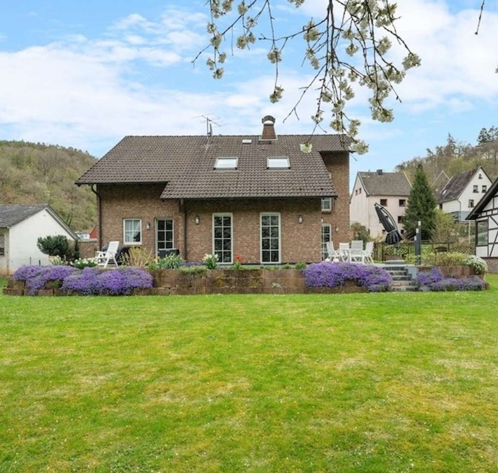 Immobilie in Heimbach - Einfamilienhaus-Wohnensemble mit Potenzial: Wohnen, Arbeiten & Mehrgenerationen unter einem Dach! - Bild 3