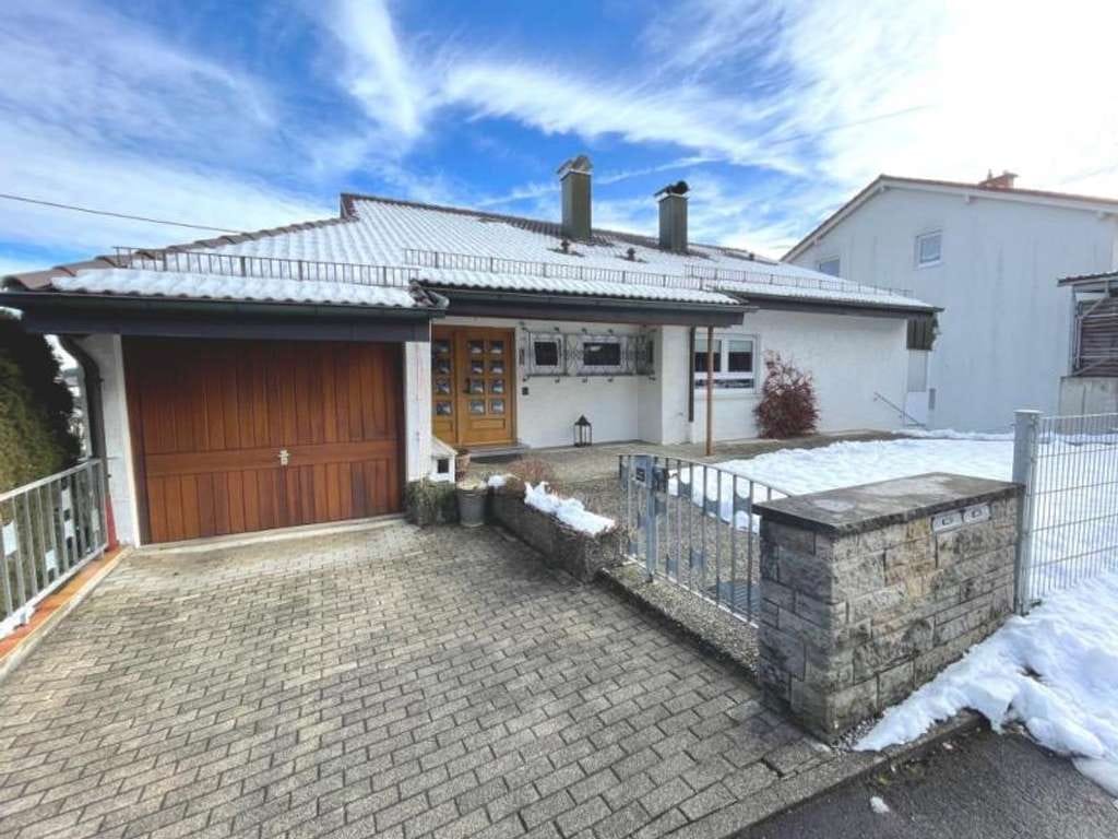 Immobilie in Albershausen - Stattliches freistehendes Einfamilienhaus mit Balkon & Garten in Albershausen! - Bild 0
