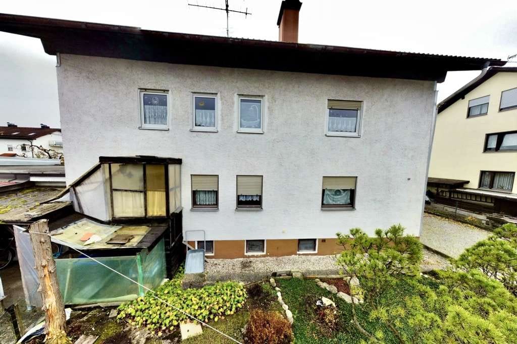 Immobilie in Großkarolinenfeld - Großes Zweifamilienhaus mit Potential in begehrter Wohnlage 
Verkauf mit Rückvermietung - Bild 4
