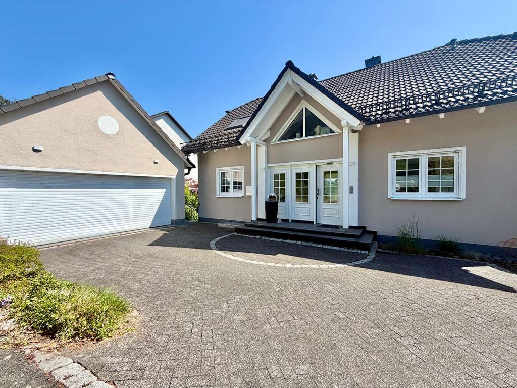 Immobilie in Nachrodt-Wiblingwerde - Mehr Haus geht nicht! Traumobjekt mit Fernblick in bester Lage von Nachrodt. - Bild 2