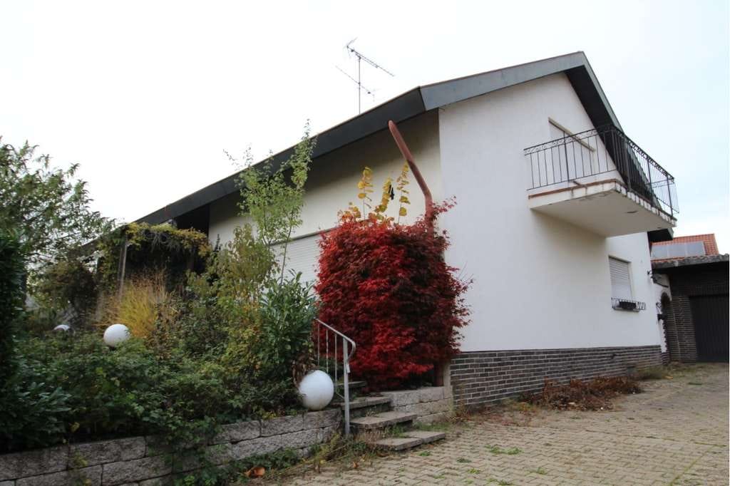 Immobilie in Offenau - Großzügiges Haus auf 1.200 m² Bauland – sanieren & gestalten - Bild 2