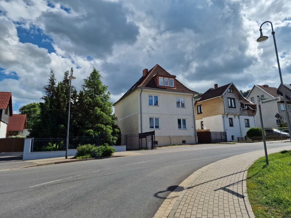 Immobilie in Bleicherode - Großzügiges zentrales Stadthaus - für bis zu zwei Familien ideal gelegen, mit großem Grundstück - Bild 2
