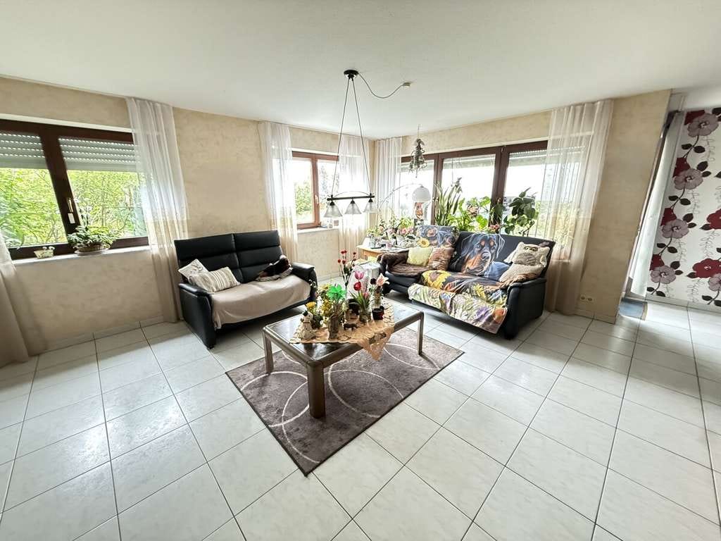 Immobilie in Obersontheim - GEPFLEGTES
EINFAMILIENWOHNHAUS MIT GARTEN UND GARAGE - Bild 3