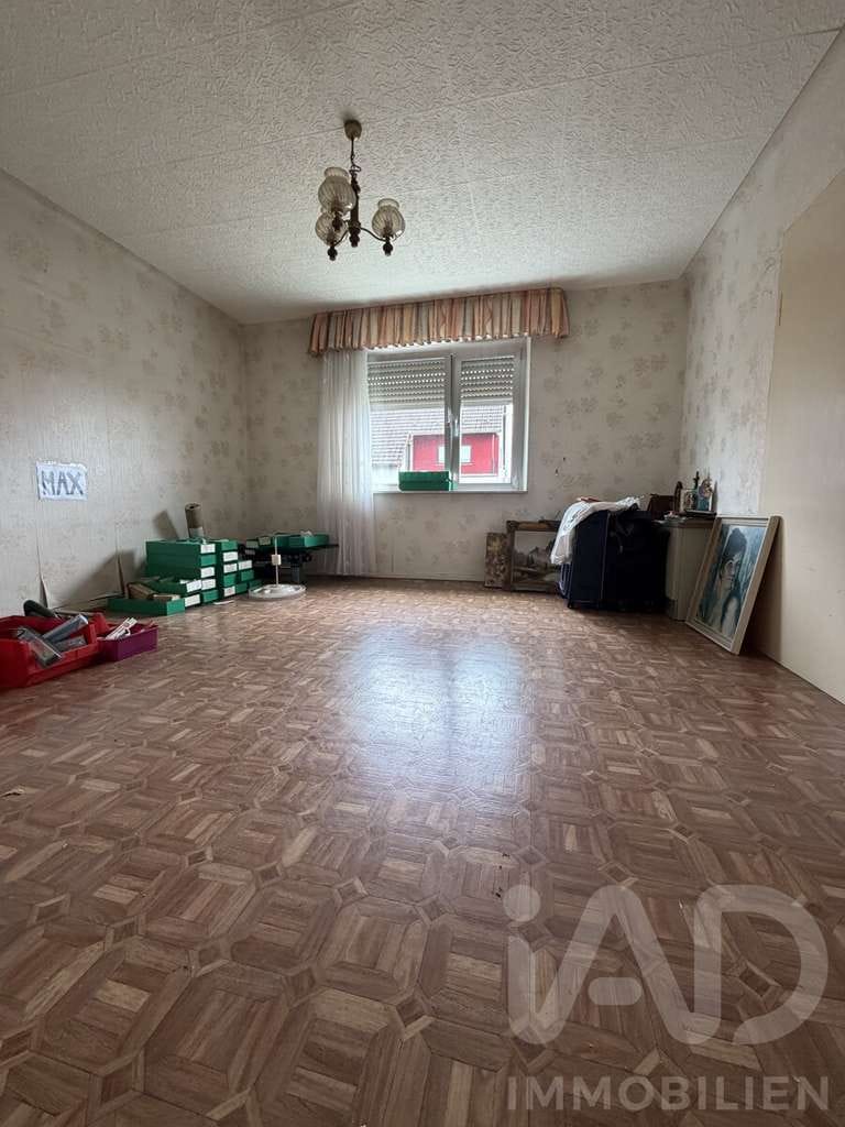 Immobilie in Püttlingen - Freistehendes Einfamilienhaus auf schönen Grundstück in Püttlingen-Köllerbach - Bild 2