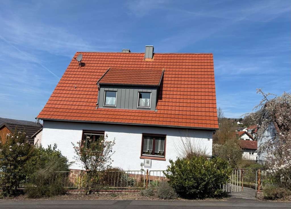 Immobilie in Gemünden am Main - Idyllisches Einfamilienhaus mit Garten in ruhiger Lage von Adelsberg / Gemünden - Bild 0