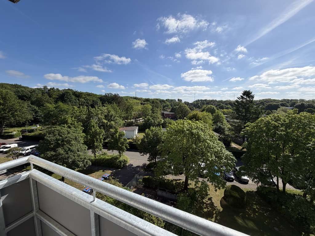 Immobilie in Rendsburg - Sonnige, renovierte 2-Zimmer-Wohnung mit tollem Balkon mit Fahrstuhl und Blick ins Grüne! - Bild 1