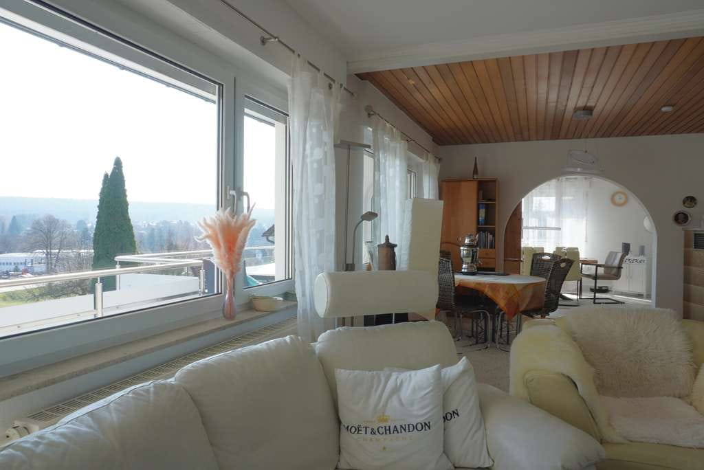 Immobilie in Dettenhausen - EFH + ELW in Aussichtslage mit großzügigem Grundstück - Bild 2