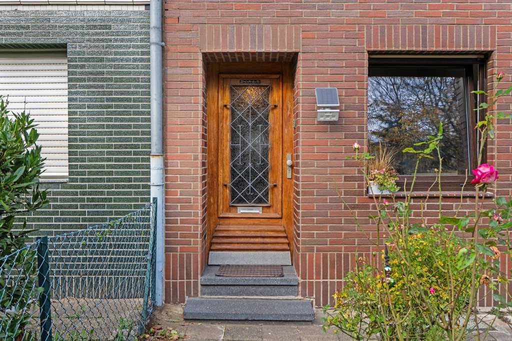 Immobilie in Hürth - Charmantes Mehrfamilienhaus mit drei Wohneinheiten – vielseitig nutzbar & voller Potenzial - Bild 3