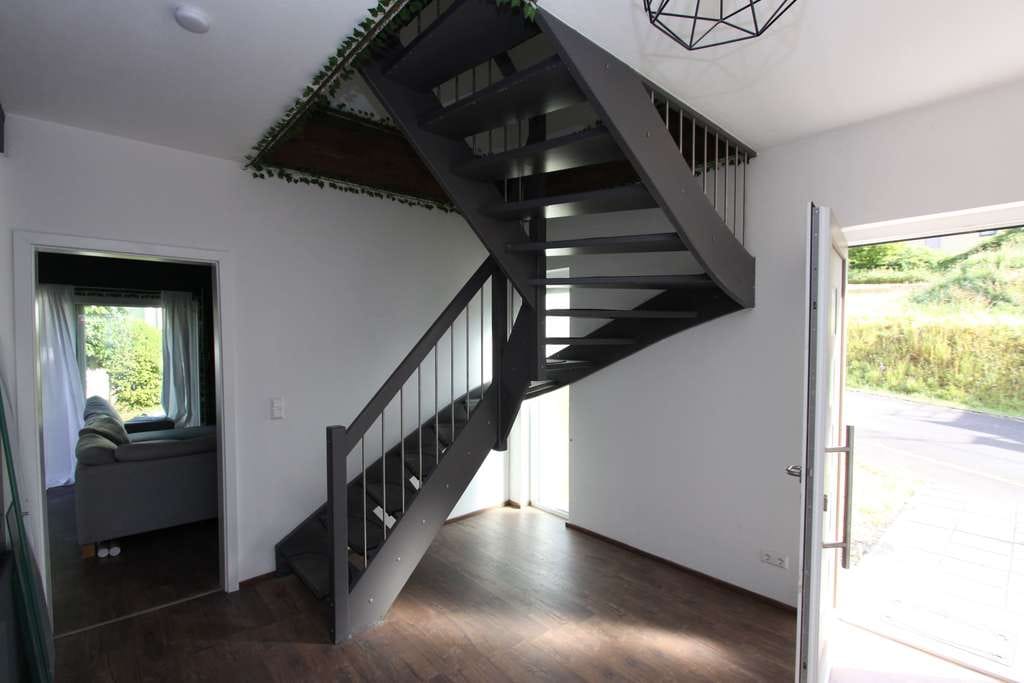 Immobilie in Gräfendorf - Gräfendorf: Modernes Wohnen auf großem Grundstück – Ein Haus zum Ankommen - Bild 1