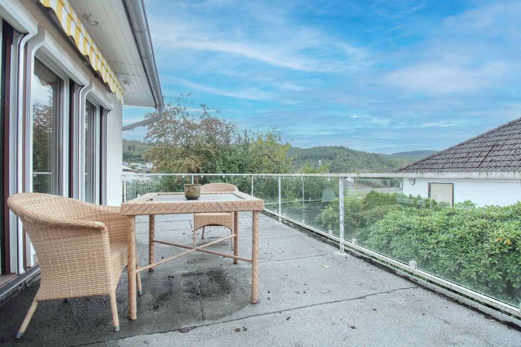 Immobilie in Eppstein - Großzügiges EFH inkl. ELW mit Potential in Eppstein - ideal für Familien und Mehrgenerationenwohnen - Bild 0