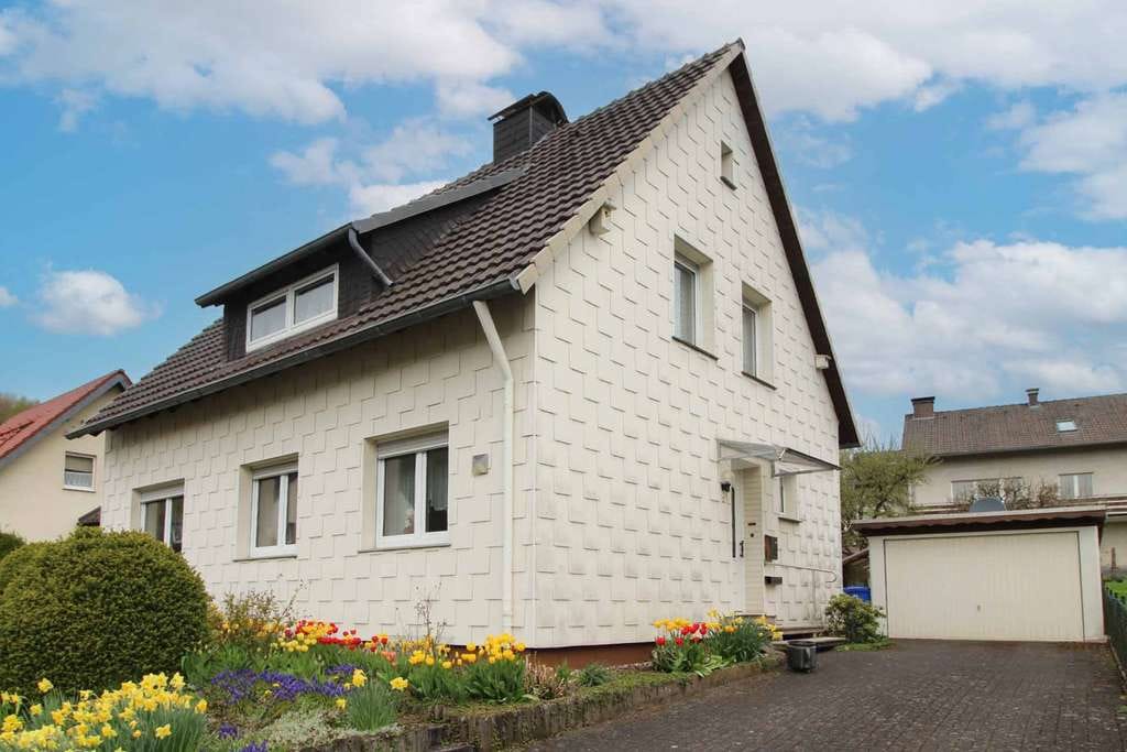 Immobilie in Bad Driburg - Solides Wohnhaus mit Potenzial in Bad Driburg-Siebenstern - Bild 0