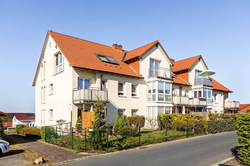 Immobilie in Radeburg - Provisionsfrei - Ruhige, helle Dachgeschoßwohnung mit Balkon und Stellplatz in Radeburg - Bild 2