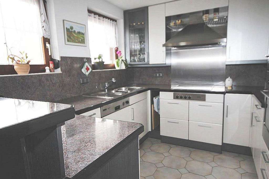 Immobilie in Görwihl - Günstige, gut ausgestattete 2-Zi-ETW, ca. 73 m² Wohnfl., Südbalkon, Alpenblick, Wintergarten, Hol... - Bild 3