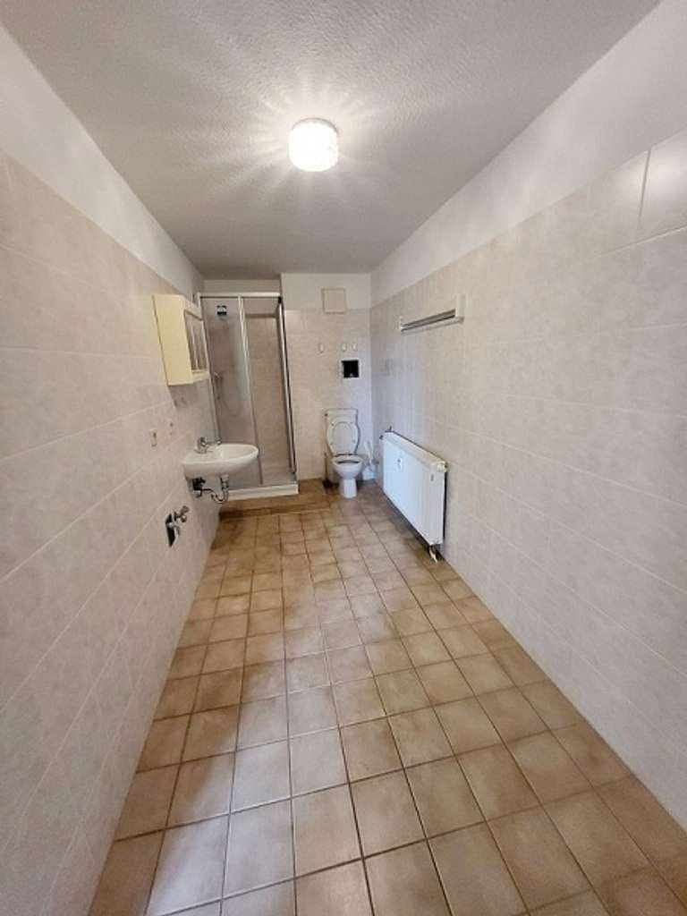 Immobilie in Heinsdorfergrund - 2-Raum-Dachgeschoß-Wohnung mit Lift zu verkaufen - Bild 2
