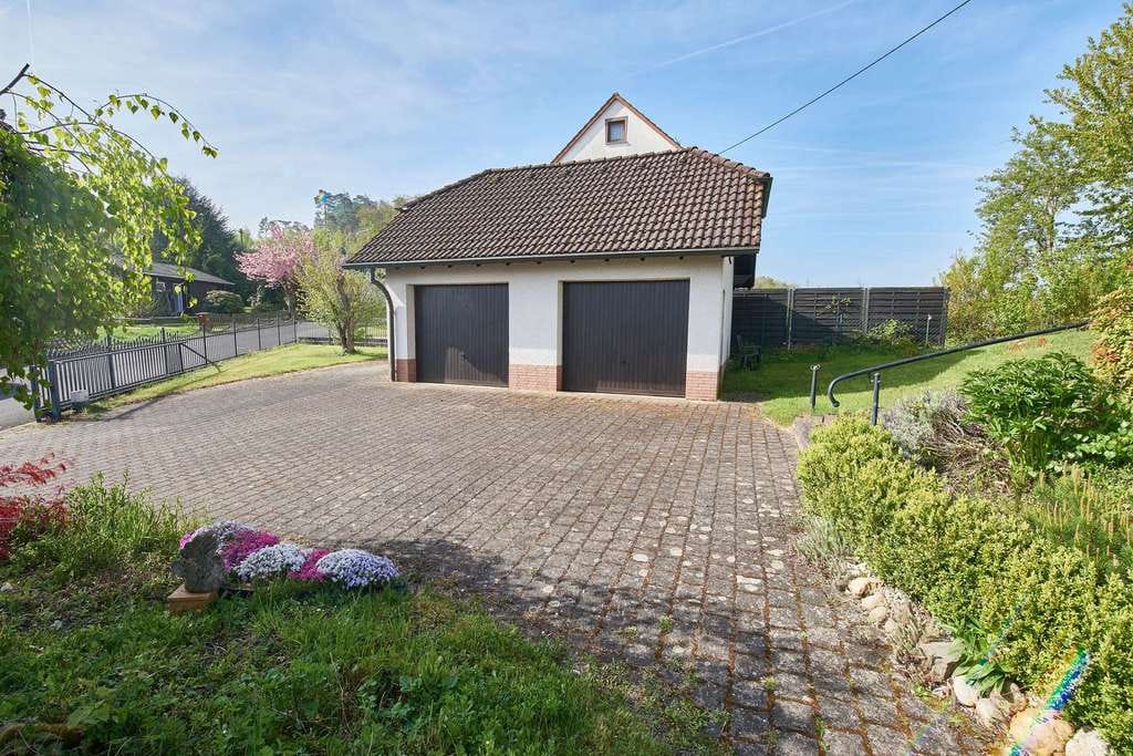 Immobilie in Niederwambach - Landhaus mit großzügigem Grundstück und Garagen in Niederwambach-Seyen - Bild 4