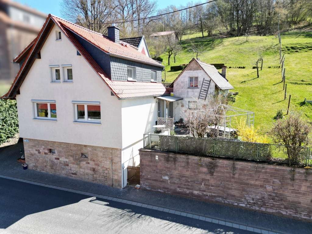 Immobilie in Flörsbachtal - Einziehen & wohlfühlen - gepflegtes Einfamilienhaus mit großem Grundstück  - Bild 0