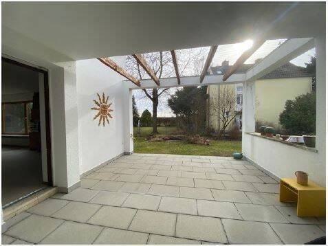 Immobilie in Stadtbergen - Familienidyll in Stadtbergen – 6 Zimmer | 178 m² | 585 m² Garten | Garage & Kamin - Bild 1