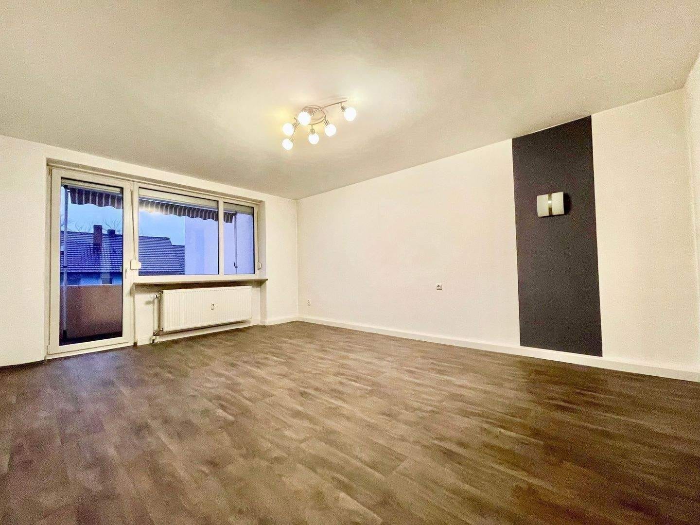 Immobilie in Creußen - Helle 2-Zimmer-Wohnung mit großem Südwestbalkon & ca. 63,1 qm im obersten Stock - Bild 0