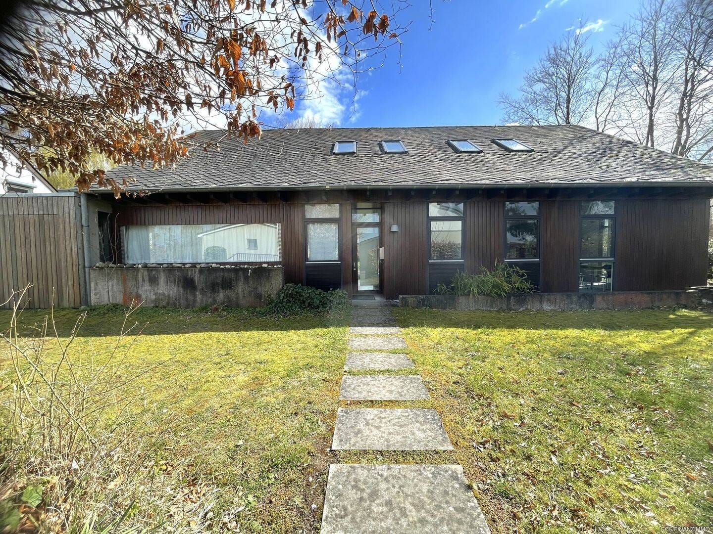 Immobilie in Trierweiler - Zeitloses Landhaus mit parkähnlichem Grundstück in Neuhaus - Bild 1