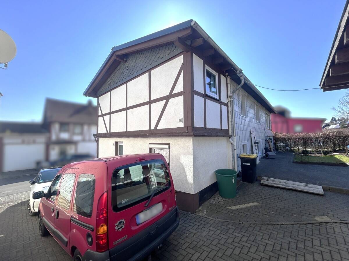 Immobilie in Driedorf - Driedorf: Renoviertes Einfamilienhaus in der Ortsmitte - Bild 2