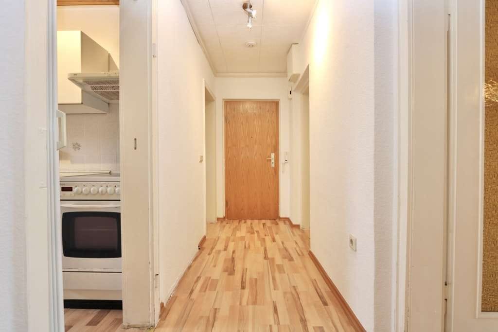 Immobilie in Lambrechtshagen - Gemütliche ca. 60 m² große 3-Raum Wohnung im Hochparterre, Balkon im ruhigen Stadtgebiet Reutershage - Bild 2