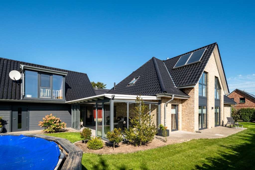 Immobilie in Horstedt - Wohn-Highlight mit Stil und viel Platz: modernes Einfamilienhaus nahe Nordsee und Husum. - Bild 3