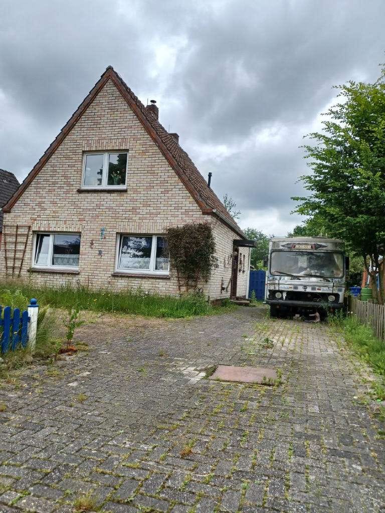 Immobilie in Apen - Zwangsversteigerung: großes Grundstück mit Einfamilienhaus und Nebengebäuden - Bild 1