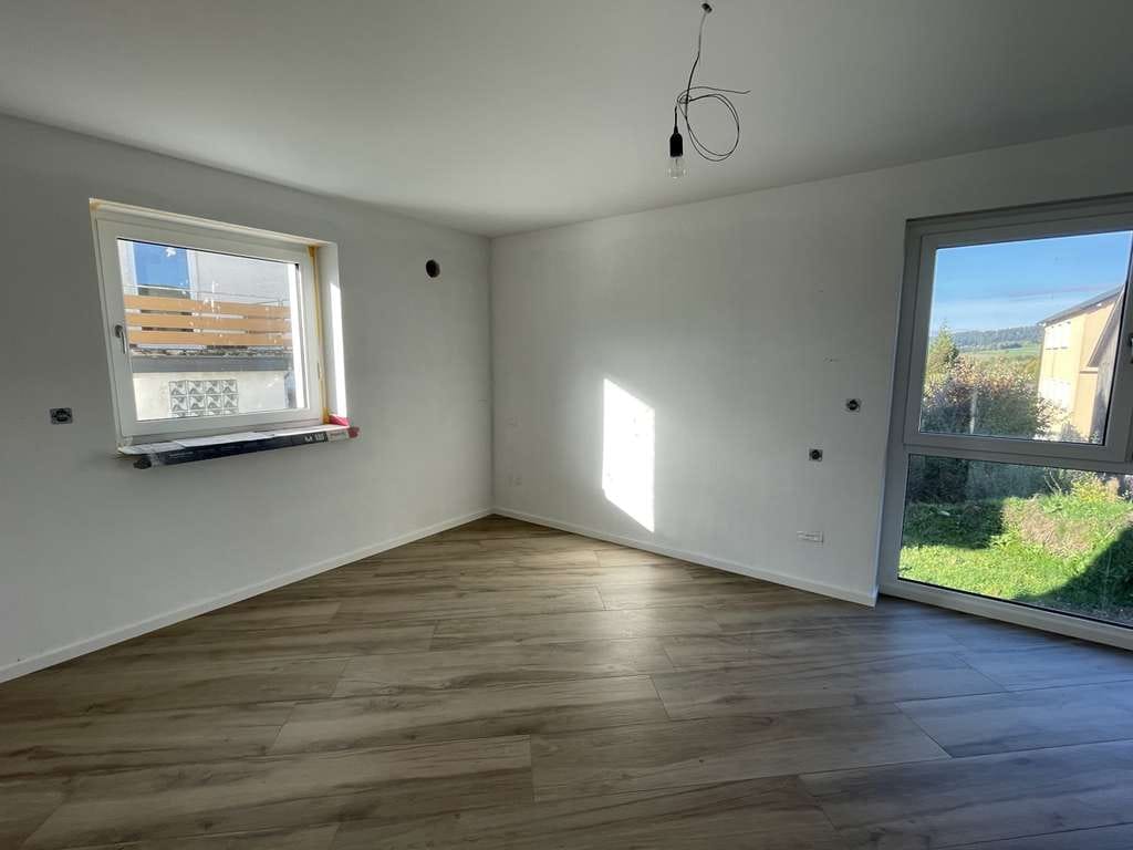 Immobilie in Bärnau - Erstbezug nach Komplettumbau! Moderne Erdgeschosswohnung in der historischen Knopfstadt Bärnau - Bild 1