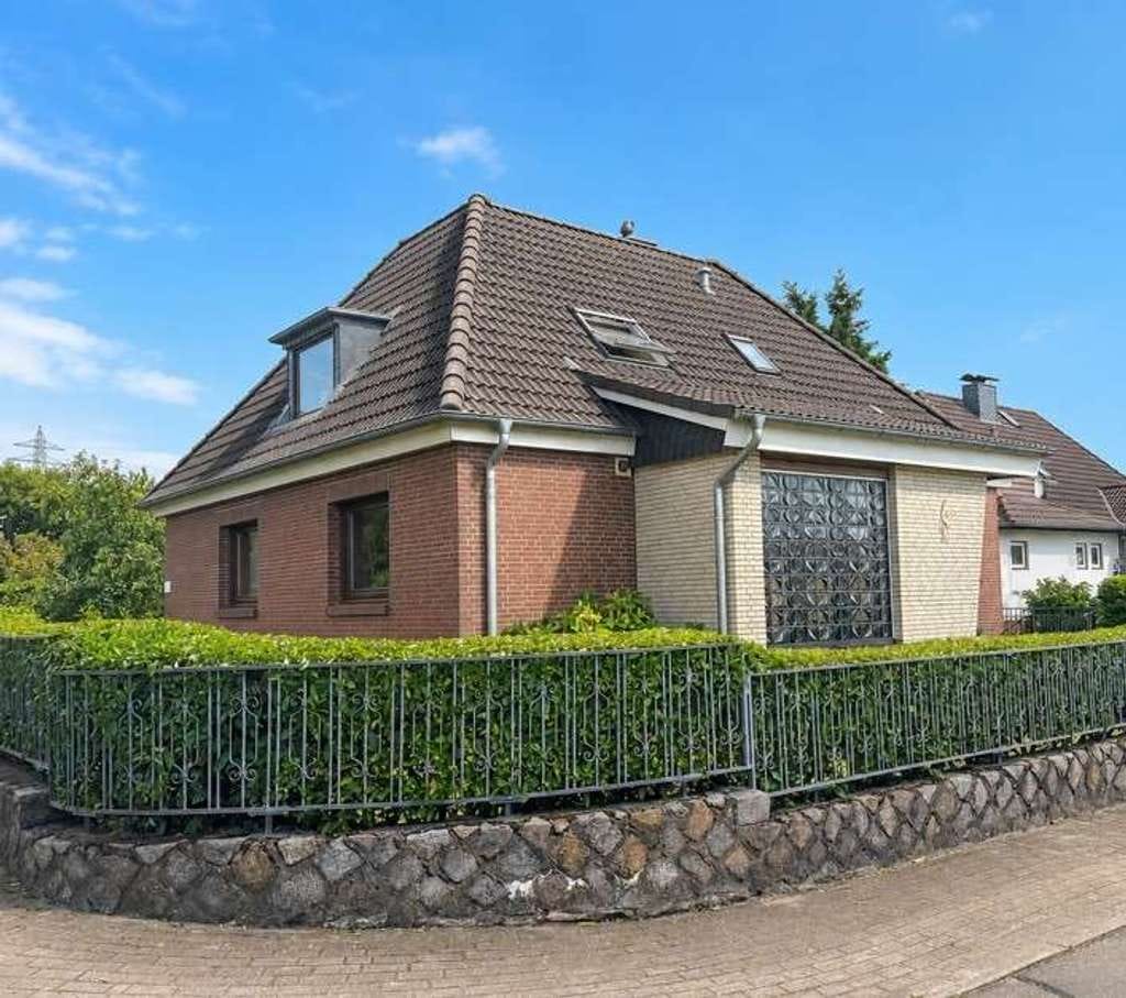 Immobilie in Schacht-Audorf - Solides Einfamilienhaus mit Keller und Garage in zentraler Lage - Bild 0