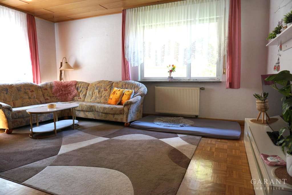 Immobilie in Wildberg - Teilrenoviertes Zweifamilienhaus mit Garten in Wildberg !  - Bild 3