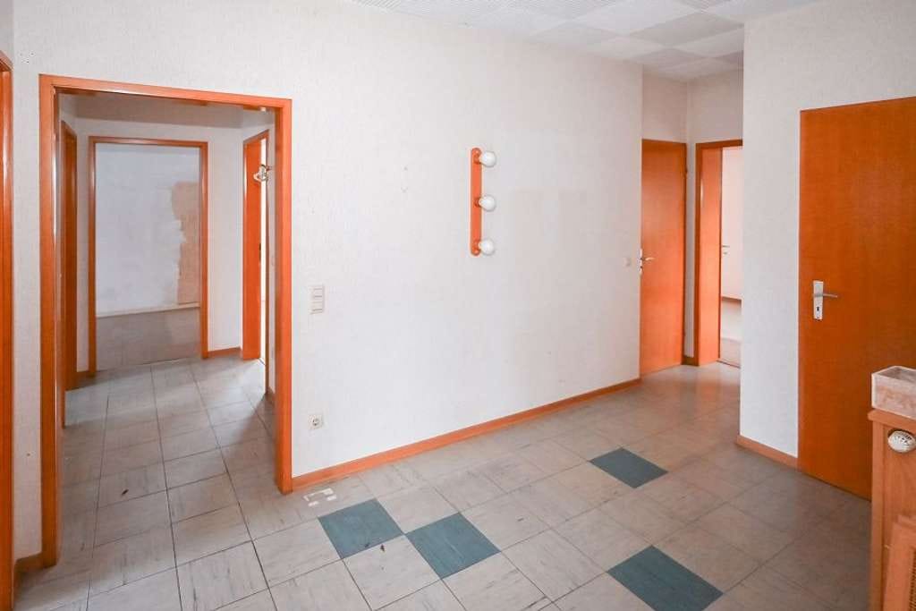 Immobilie in Bielefeld - Charmanter Bungalow mit Sanierungsbedarf auf großzügigem Erbpachtgrundstück! - Bild 2