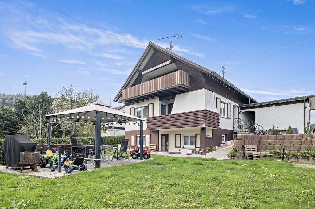 Immobilie in Balingen - Familienidylle mit großem Garten  &     viel Platz - Bild 2