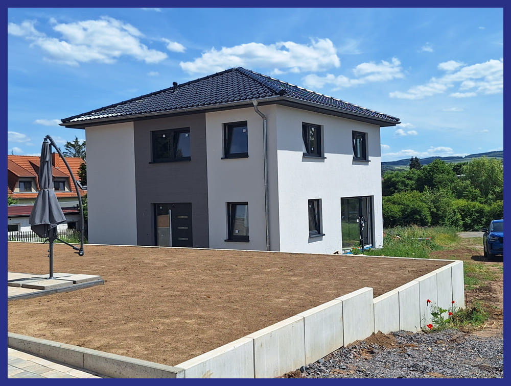 Immobilie in Pößneck - - PROVISIONSFREI - Bezugsfertiges Einfamilienhaus inklusive Außenanlagen - Bild 0