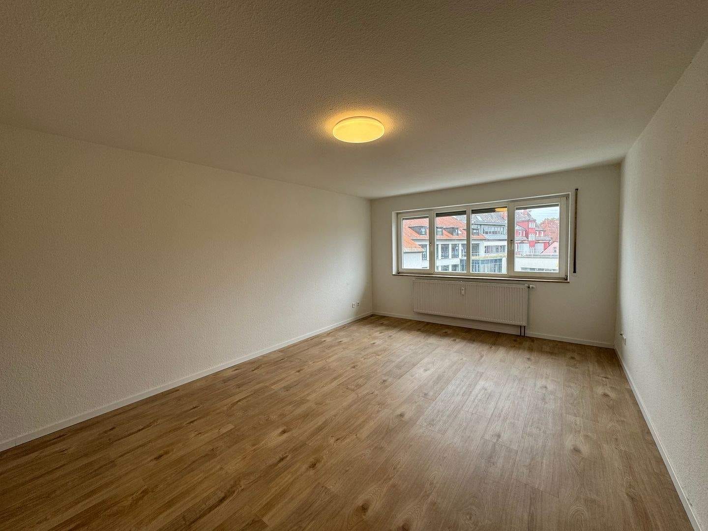 Immobilie in Villingen-Schwenningen - AB SOFORT FREI - Lichtdurchflutetes 1-Zimmerappartement, *Mit Keller, Einbauküche und TG Stellplatz* Auf Wunsch auch möbliert - Bild 4