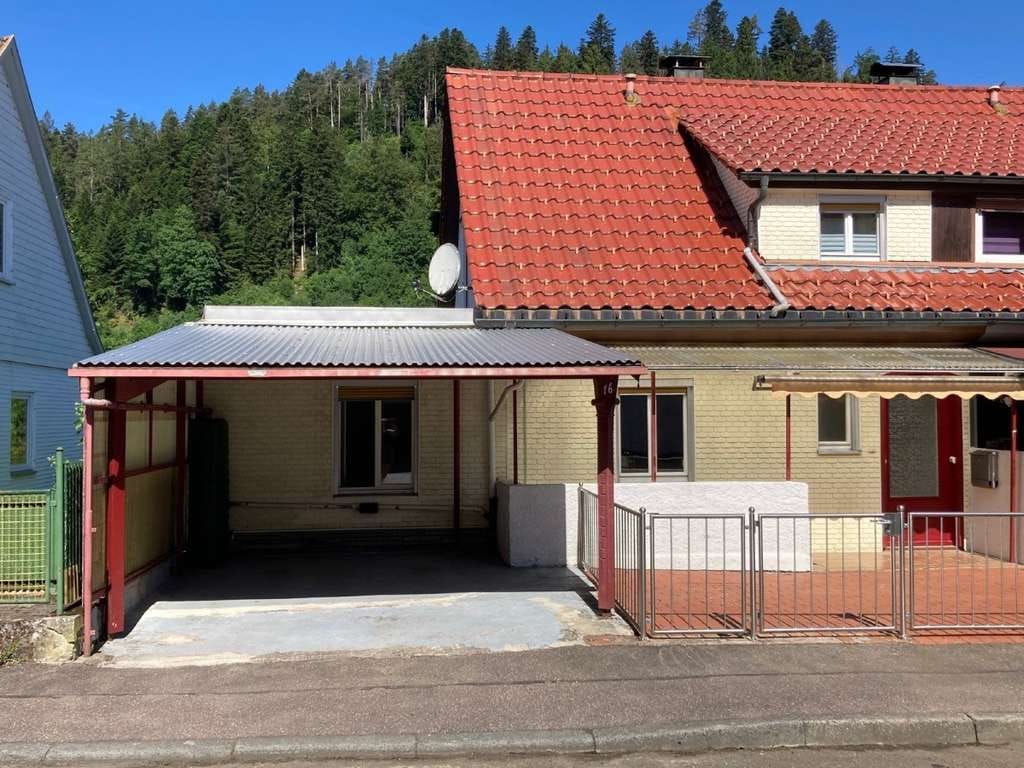 Immobilie in Alpirsbach - Doppelhaushälfte mit Charme und viel Grün! - Bild 0